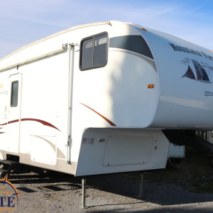 MountainView 2555 2009 - LM Cossette inc. vr roulotte fifth wheel caravane rv travel trailer - cherokee grey wolf pup arctic wold kodiak apex nano