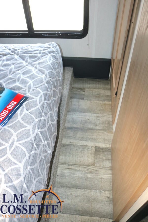 Cherokee 235 MBBL 2024-LM Cossette inc. vr-roulotte-fifth wheel-cargo-arctic wolf -cherokee-grey wolf-wolf pup-kodiak cub-aspen trail-dutchmen-forest river-freedom express select-coachmen-apex nano -Trois-Rivières