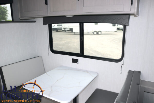 Clipper 17 CBH 2025 -LM Cossette inc. vr-roulotte-fifth wheel-cargo-arctic wolf -Remote-Clipper-cherokee-grey wolf-wolf pup-kodiak cub-aspen trail-dutchmen-forest river-freedom express select-coachmen-apex nano -Trois-Rivières