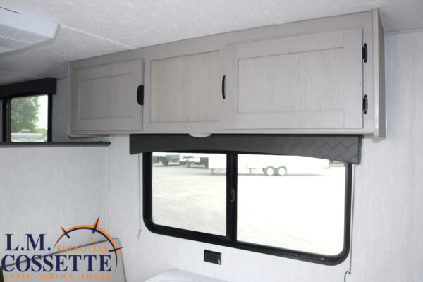 Clipper 17 CBH 2025 -LM Cossette inc. vr-roulotte-fifth wheel-cargo-arctic wolf -Remote-Clipper-cherokee-grey wolf-wolf pup-kodiak cub-aspen trail-dutchmen-forest river-freedom express select-coachmen-apex nano -Trois-Rivières