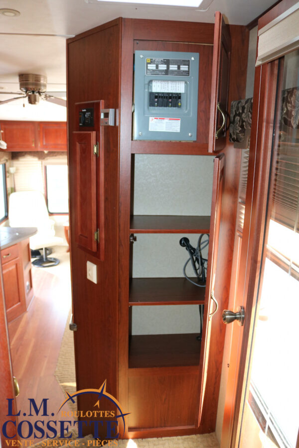 Cameo 32 SB2 2008-LM Cossette inc. vr-roulotte-fifth wheel-cargo-arctic wolf -Remote-Clipper-cherokee-grey wolf-wolf pup-kodiak cub-aspen trail-dutchmen-forest river-freedom express select-coachmen-apex nano -Trois-Rivières