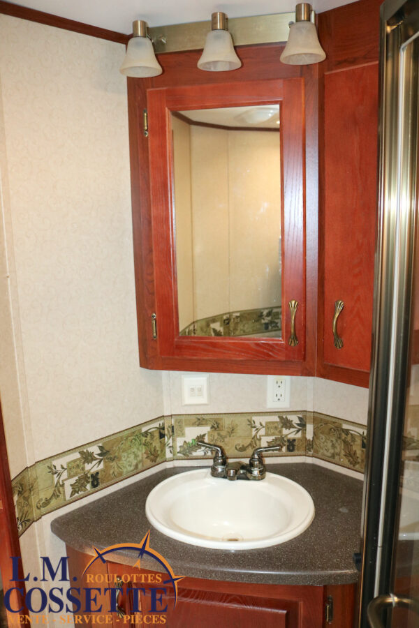 Cameo 32 SB2 2008-LM Cossette inc. vr-roulotte-fifth wheel-cargo-arctic wolf -Remote-Clipper-cherokee-grey wolf-wolf pup-kodiak cub-aspen trail-dutchmen-forest river-freedom express select-coachmen-apex nano -Trois-Rivières