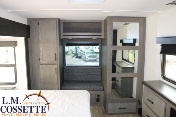 Arctic Wolf 3250 Suite 2025-LM Cossette inc. vr-roulotte-fifth wheel-cargo-arctic wolf -Remote-Clipper-cherokee-grey wolf-wolf pup-kodiak cub-aspen trail-dutchmen-forest river-freedom express select-coachmen-apex nano -Trois-Rivières