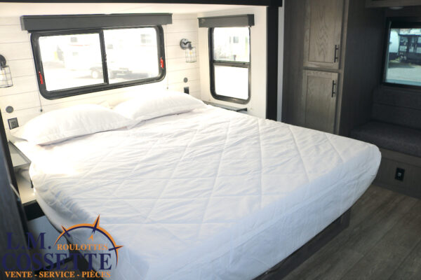 Arctic Wolf 3250 Suite 2025-LM Cossette inc. vr-roulotte-fifth wheel-cargo-arctic wolf -Remote-Clipper-cherokee-grey wolf-wolf pup-kodiak cub-aspen trail-dutchmen-forest river-freedom express select-coachmen-apex nano -Trois-Rivières