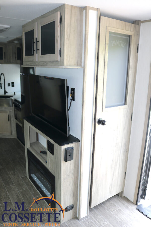 Alpha Wolf 26 RB 2022-LM Cossette inc. vr-roulotte-fifth wheel-cargo-arctic wolf -Remote-Clipper-cherokee-grey wolf-wolf pup-kodiak cub-aspen trail-dutchmen-forest river-freedom express select-coachmen-apex nano -Trois-Rivières