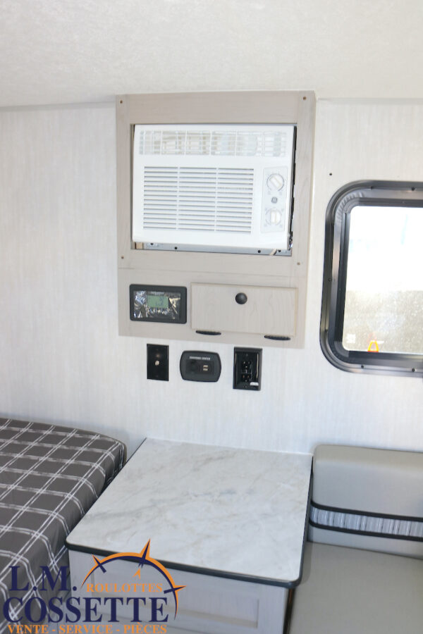 Clipper 12000 ROK 2025-LM Cossette inc. vr-roulotte-fifth wheel-cargo-arctic wolf -Remote-Clipper-cherokee-grey wolf-wolf pup-kodiak cub-aspen trail-dutchmen-forest river-freedom express select-coachmen-apex nano -Trois-Rivières