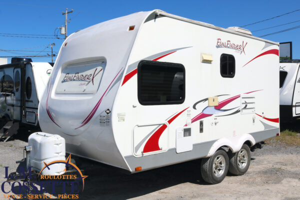 Fun Finder 189 FBR 2012-LM Cossette inc. vr-roulotte-fifth wheel-cargo-arctic wolf -Remote-Clipper-cherokee-grey wolf-wolf pup-kodiak cub-aspen trail-dutchmen-forest river-freedom express select-coachmen-apex nano -Trois-Rivières