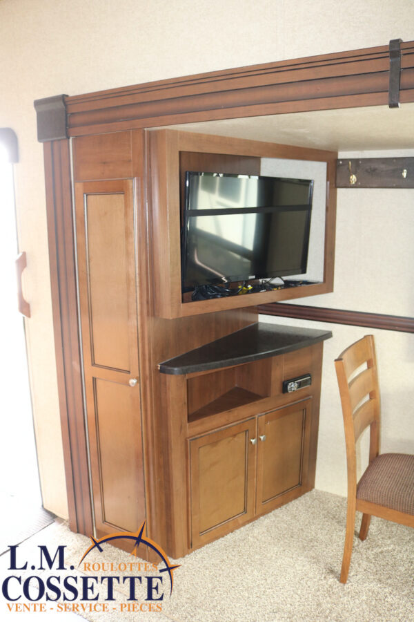 Prowler P289 2014-LM Cossette inc. vr-roulotte-fifth wheel-cargo-arctic wolf -Remote-Clipper-cherokee-grey wolf-wolf pup-kodiak cub-aspen trail-dutchmen-forest river-freedom express select-coachmen-apex nano -Trois-Rivières