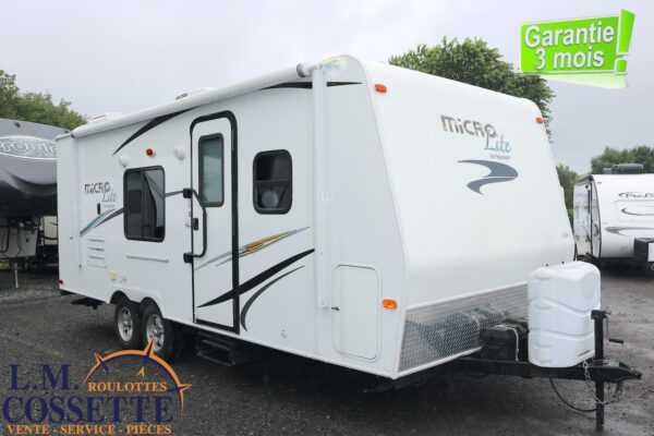 Flagstaff Micro Lite 23 LB 2015-LM Cossette inc. vr-roulotte-fifth wheel-cargo-arctic wolf -Remote-Clipper-cherokee-grey wolf-wolf pup-kodiak cub-aspen trail-dutchmen-forest river-freedom express select-coachmen-apex nano -Trois-Rivières