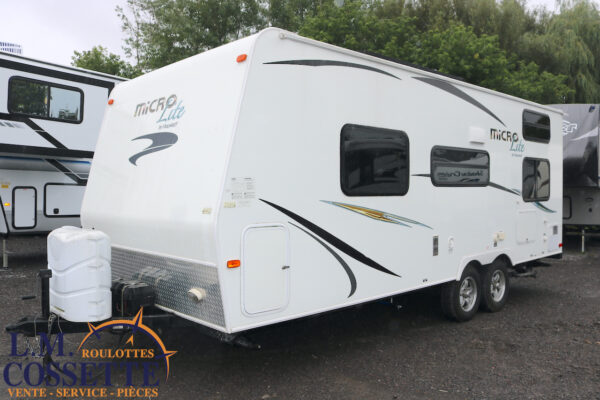 Flagstaff Micro Lite 23 LB 2015-LM Cossette inc. vr-roulotte-fifth wheel-cargo-arctic wolf -Remote-Clipper-cherokee-grey wolf-wolf pup-kodiak cub-aspen trail-dutchmen-forest river-freedom express select-coachmen-apex nano -Trois-Rivières