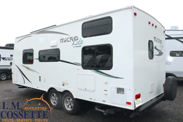 Flagstaff Micro Lite 23 LB 2015-LM Cossette inc. vr-roulotte-fifth wheel-cargo-arctic wolf -Remote-Clipper-cherokee-grey wolf-wolf pup-kodiak cub-aspen trail-dutchmen-forest river-freedom express select-coachmen-apex nano -Trois-Rivières