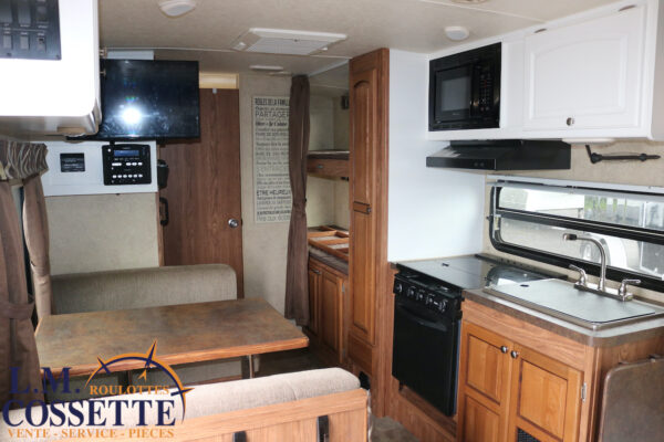 Flagstaff Micro Lite 23 LB 2015-LM Cossette inc. vr-roulotte-fifth wheel-cargo-arctic wolf -Remote-Clipper-cherokee-grey wolf-wolf pup-kodiak cub-aspen trail-dutchmen-forest river-freedom express select-coachmen-apex nano -Trois-Rivières