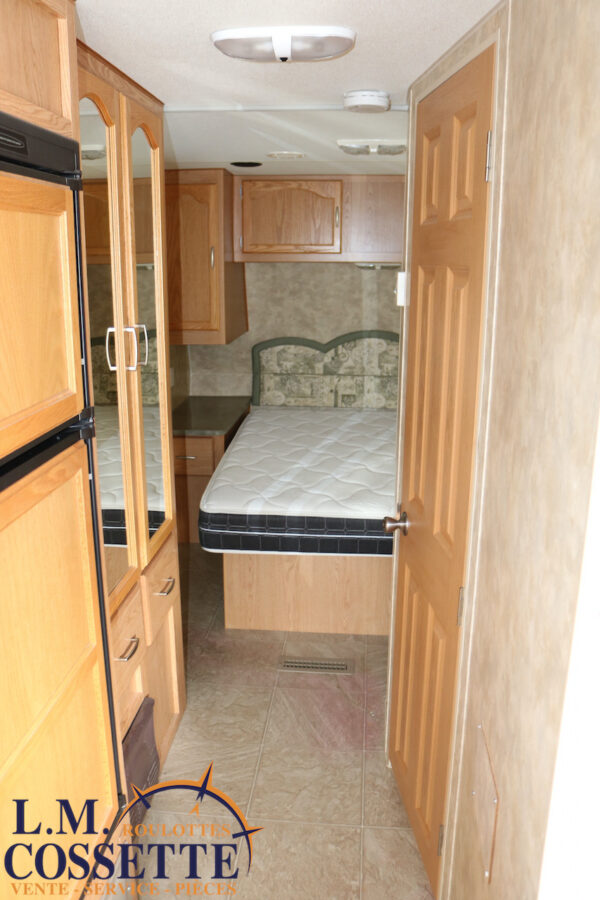 Prowler 240 RL 2007-LM Cossette inc. vr-roulotte-fifth wheel-cargo-arctic wolf -Remote-Clipper-cherokee-grey wolf-wolf pup-kodiak cub-aspen trail-dutchmen-forest river-freedom express select-coachmen-apex nano -Trois-Rivières