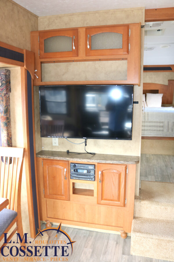 Cougar 276 RLS 2008 -LM Cossette inc. vr-roulotte-fifth wheel-cargo-arctic wolf -Remote-Clipper-cherokee-grey wolf-wolf pup-kodiak cub-aspen trail-dutchmen-forest river-freedom express select-coachmen-apex nano -Trois-Rivières