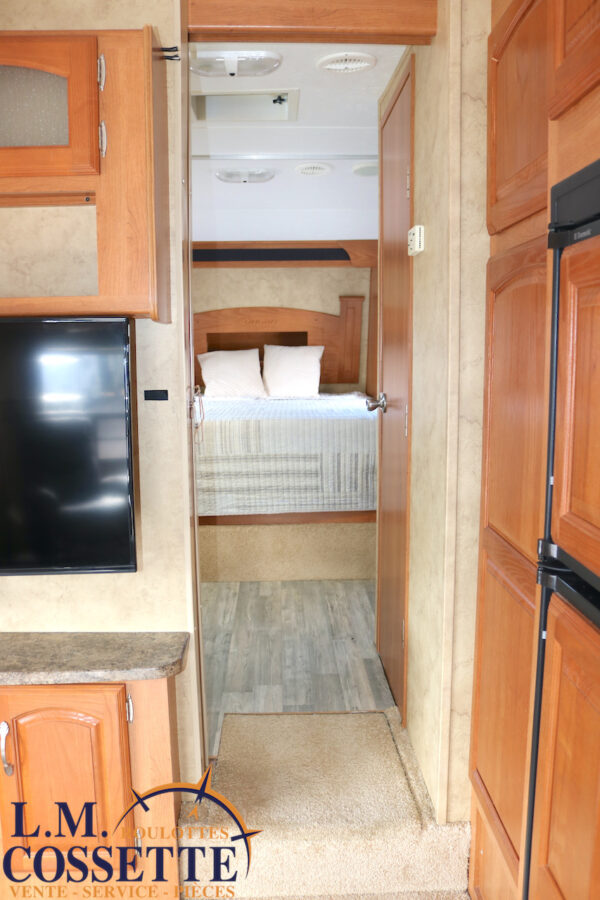 Cougar 276 RLS 2008 -LM Cossette inc. vr-roulotte-fifth wheel-cargo-arctic wolf -Remote-Clipper-cherokee-grey wolf-wolf pup-kodiak cub-aspen trail-dutchmen-forest river-freedom express select-coachmen-apex nano -Trois-Rivières