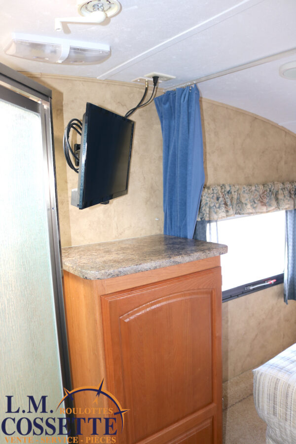 Cougar 276 RLS 2008 -LM Cossette inc. vr-roulotte-fifth wheel-cargo-arctic wolf -Remote-Clipper-cherokee-grey wolf-wolf pup-kodiak cub-aspen trail-dutchmen-forest river-freedom express select-coachmen-apex nano -Trois-Rivières