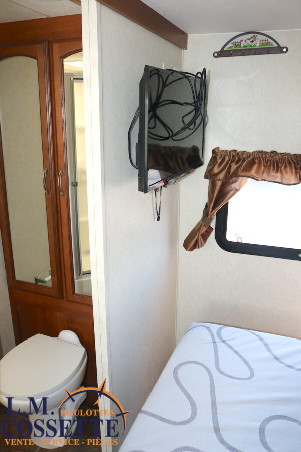 Freedom Express 281 RLDS 2012-LM Cossette inc. vr-roulotte-fifth wheel-cargo-arctic wolf -Remote-Clipper-cherokee-grey wolf-wolf pup-kodiak cub-aspen trail-dutchmen-forest river-freedom express select-coachmen-apex nano -Trois-Rivières