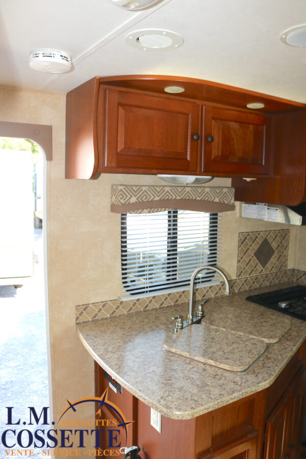 Fun Finder 214 WSD 2012-LM Cossette inc. vr-roulotte-fifth wheel-cargo-arctic wolf -Remote-Clipper-cherokee-grey wolf-wolf pup-kodiak cub-aspen trail-dutchmen-forest river-freedom express select-coachmen-apex nano -Trois-Rivières