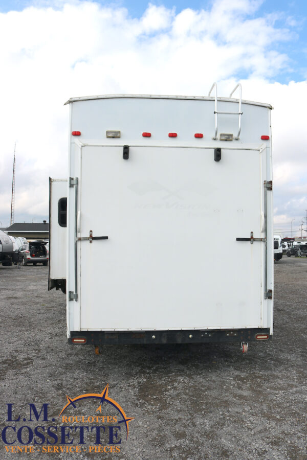 New Vision 36 2003-LM Cossette inc. vr-roulotte-fifth wheel-cargo-arctic wolf -Remote-Clipper-cherokee-grey wolf-wolf pup-kodiak cub-aspen trail-dutchmen-forest river-freedom express select-coachmen-apex nano -Trois-Rivières