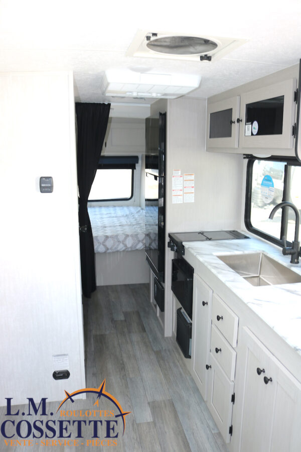 Apex Nano 221 RLS 2025-LM Cossette inc. vr-roulotte-fifth wheel-cargo-arctic wolf -Remote-Clipper-cherokee-grey wolf-wolf pup-kodiak cub-aspen trail-dutchmen-forest river-freedom express select-coachmen-apex nano -Trois-Rivières