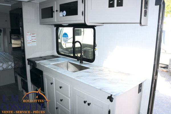 Apex Nano 221 RLS 2025-LM Cossette inc. vr-roulotte-fifth wheel-cargo-arctic wolf -Remote-Clipper-cherokee-grey wolf-wolf pup-kodiak cub-aspen trail-dutchmen-forest river-freedom express select-coachmen-apex nano -Trois-Rivières