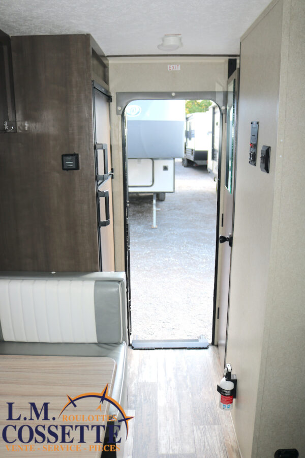 Sun-Lite 18 RD 2022-LM Cossette inc. vr-roulotte-fifth wheel-cargo-arctic wolf -Remote-Clipper-cherokee-grey wolf-wolf pup-kodiak cub-aspen trail-dutchmen-forest river-freedom express select-coachmen-apex nano -Trois-Rivières