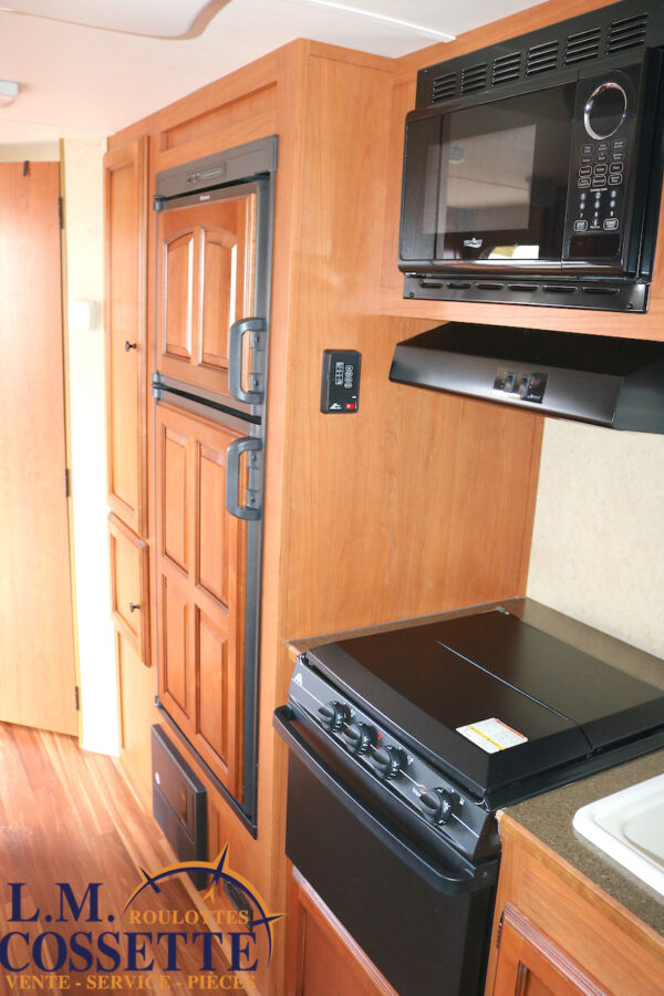 Matrix 721 RB 2014-LM Cossette inc. vr-roulotte-fifth wheel-cargo-arctic wolf -Remote-Clipper-cherokee-grey wolf-wolf pup-kodiak cub-aspen trail-dutchmen-forest river-freedom express select-coachmen-apex nano -Trois-Rivières