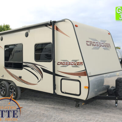 Crossover 210 QB 2013-LM Cossette inc. vr-roulotte-fifth wheel-cargo-arctic wolf -Remote-Clipper-cherokee-grey wolf-wolf pup-kodiak cub-aspen trail-dutchmen-forest river-freedom express select-coachmen-apex nano -Trois-Rivières