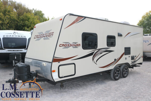 Crossover 210 QB 2013-LM Cossette inc. vr-roulotte-fifth wheel-cargo-arctic wolf -Remote-Clipper-cherokee-grey wolf-wolf pup-kodiak cub-aspen trail-dutchmen-forest river-freedom express select-coachmen-apex nano -Trois-Rivières