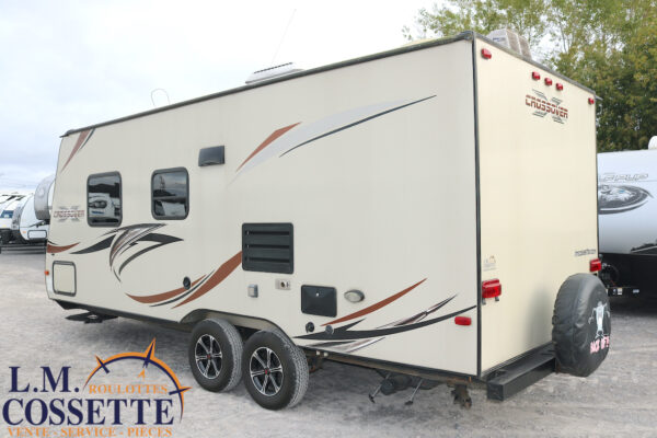 Crossover 210 QB 2013-LM Cossette inc. vr-roulotte-fifth wheel-cargo-arctic wolf -Remote-Clipper-cherokee-grey wolf-wolf pup-kodiak cub-aspen trail-dutchmen-forest river-freedom express select-coachmen-apex nano -Trois-Rivières