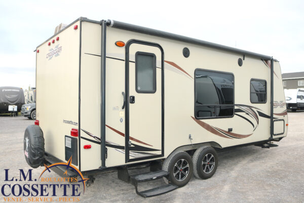 Crossover 210 QB 2013-LM Cossette inc. vr-roulotte-fifth wheel-cargo-arctic wolf -Remote-Clipper-cherokee-grey wolf-wolf pup-kodiak cub-aspen trail-dutchmen-forest river-freedom express select-coachmen-apex nano -Trois-Rivières