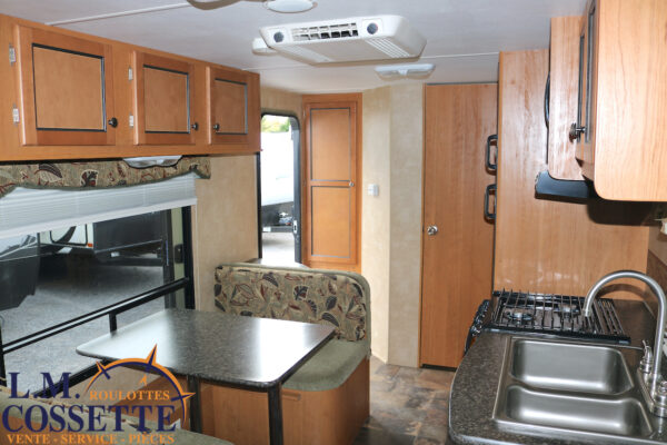 Crossover 210 QB 2013-LM Cossette inc. vr-roulotte-fifth wheel-cargo-arctic wolf -Remote-Clipper-cherokee-grey wolf-wolf pup-kodiak cub-aspen trail-dutchmen-forest river-freedom express select-coachmen-apex nano -Trois-Rivières