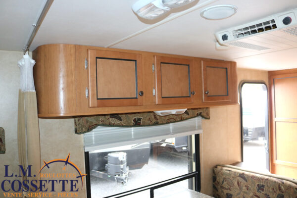 Crossover 210 QB 2013-LM Cossette inc. vr-roulotte-fifth wheel-cargo-arctic wolf -Remote-Clipper-cherokee-grey wolf-wolf pup-kodiak cub-aspen trail-dutchmen-forest river-freedom express select-coachmen-apex nano -Trois-Rivières