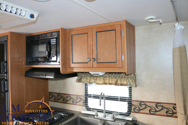 Crossover 210 QB 2013-LM Cossette inc. vr-roulotte-fifth wheel-cargo-arctic wolf -Remote-Clipper-cherokee-grey wolf-wolf pup-kodiak cub-aspen trail-dutchmen-forest river-freedom express select-coachmen-apex nano -Trois-Rivières