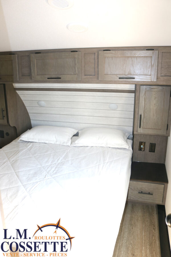 Arctic Wolf 27 SGS 2025-LM Cossette inc. vr-roulotte-fifth wheel-cargo-arctic wolf -Remote-Clipper-cherokee-grey wolf-wolf pup-kodiak cub-aspen trail-dutchmen-forest river-freedom express select-coachmen-apex nano -Trois-Rivières