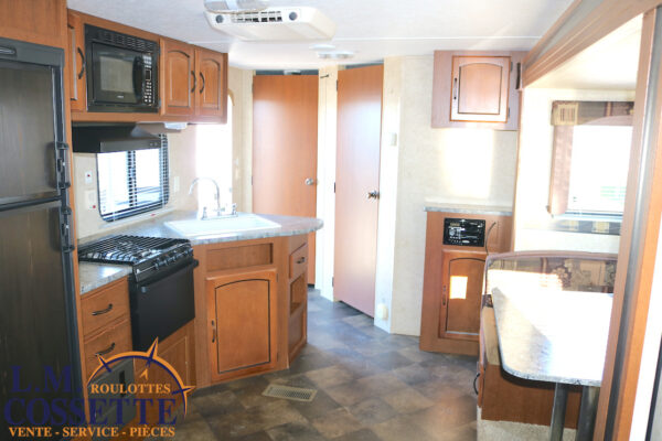 Summerland 2100 RB 2013-LM Cossette inc. vr-roulotte-fifth wheel-cargo-arctic wolf -Remote-Clipper-cherokee-grey wolf-wolf pup-kodiak cub-aspen trail-dutchmen-forest river-freedom express select-coachmen-apex nano -Trois-Rivières