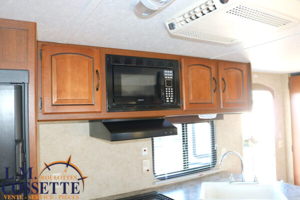 Summerland 2100 RB 2013-LM Cossette inc. vr-roulotte-fifth wheel-cargo-arctic wolf -Remote-Clipper-cherokee-grey wolf-wolf pup-kodiak cub-aspen trail-dutchmen-forest river-freedom express select-coachmen-apex nano -Trois-Rivières