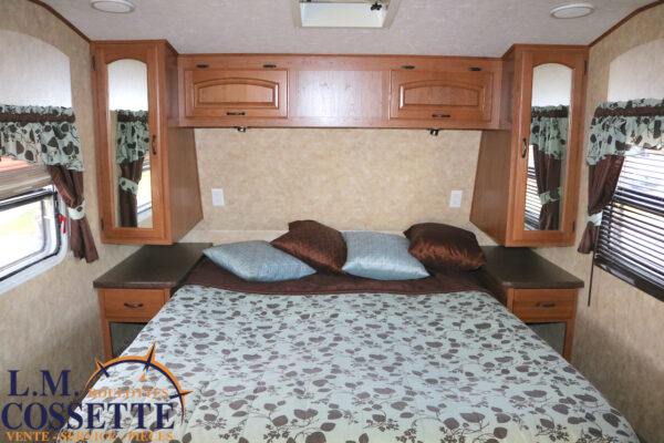 Cruiser 27 RLX 2010-LM Cossette inc. vr-roulotte-fifth wheel-cargo-arctic wolf -Remote-Clipper-cherokee-grey wolf-wolf pup-kodiak cub-aspen trail-dutchmen-forest river-freedom express select-coachmen-apex nano -Trois-Rivières