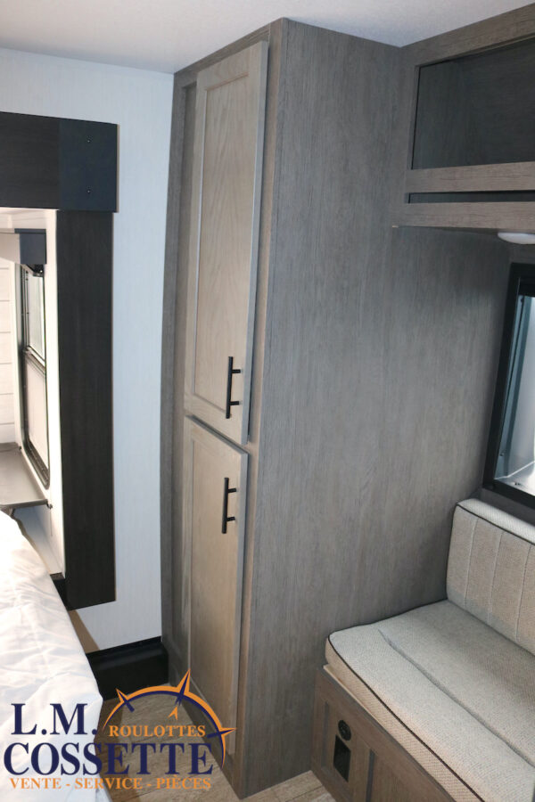 Arctic Wolf 3250 Suite 2025-LM Cossette inc. vr-roulotte-fifth wheel-cargo-arctic wolf -Remote-Clipper-cherokee-grey wolf-wolf pup-kodiak cub-aspen trail-dutchmen-forest river-freedom express select-coachmen-apex nano -Trois-Rivières