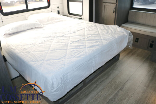 Arctic Wolf 3250 Suite 2025-LM Cossette inc. vr-roulotte-fifth wheel-cargo-arctic wolf -Remote-Clipper-cherokee-grey wolf-wolf pup-kodiak cub-aspen trail-dutchmen-forest river-freedom express select-coachmen-apex nano -Trois-Rivières