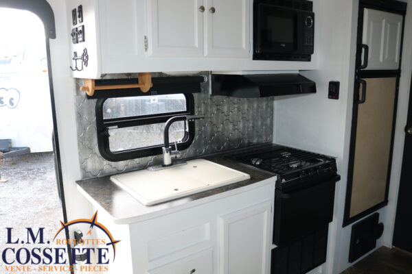 Streamlite 24 RBS 2015-LM Cossette inc. vr-roulotte-fifth wheel-cargo-arctic wolf -Remote-Clipper-cherokee-grey wolf-wolf pup-kodiak cub-aspen trail-dutchmen-forest river-freedom express select-coachmen-apex nano -Trois-Rivières