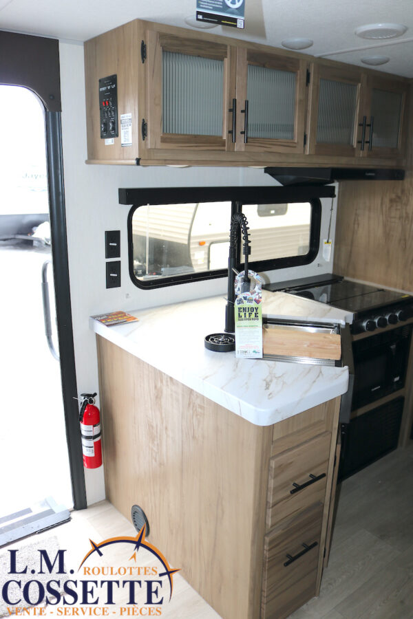 Grey Wolf 23 DBH 2025-LM Cossette inc. vr-roulotte-fifth wheel-cargo-arctic wolf -Remote-Clipper-cherokee-grey wolf-wolf pup-kodiak cub-aspen trail-dutchmen-forest river-freedom express select-coachmen-apex nano -Trois-Rivières