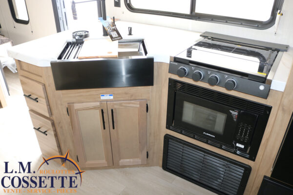 Grey Wolf 23 DBH 2025-LM Cossette inc. vr-roulotte-fifth wheel-cargo-arctic wolf -Remote-Clipper-cherokee-grey wolf-wolf pup-kodiak cub-aspen trail-dutchmen-forest river-freedom express select-coachmen-apex nano -Trois-Rivières