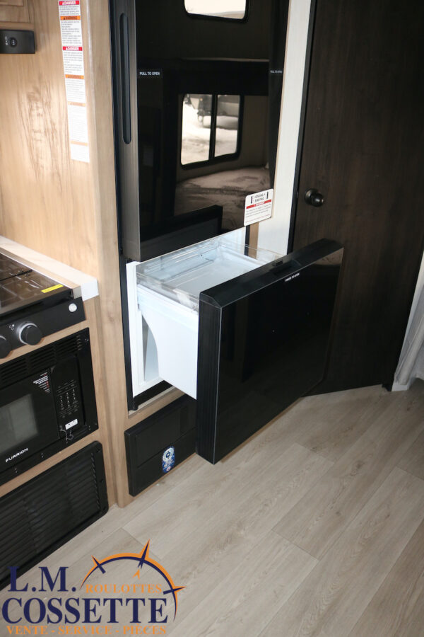 Grey Wolf 23 DBH 2025-LM Cossette inc. vr-roulotte-fifth wheel-cargo-arctic wolf -Remote-Clipper-cherokee-grey wolf-wolf pup-kodiak cub-aspen trail-dutchmen-forest river-freedom express select-coachmen-apex nano -Trois-Rivières