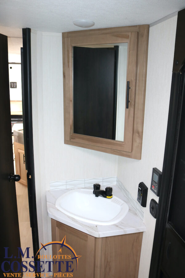 Grey Wolf 23 DBH 2025-LM Cossette inc. vr-roulotte-fifth wheel-cargo-arctic wolf -Remote-Clipper-cherokee-grey wolf-wolf pup-kodiak cub-aspen trail-dutchmen-forest river-freedom express select-coachmen-apex nano -Trois-Rivières