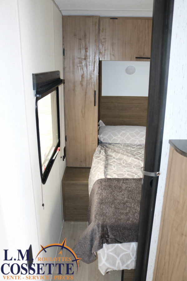 Grey Wolf 23 DBH 2025-LM Cossette inc. vr-roulotte-fifth wheel-cargo-arctic wolf -Remote-Clipper-cherokee-grey wolf-wolf pup-kodiak cub-aspen trail-dutchmen-forest river-freedom express select-coachmen-apex nano -Trois-Rivières