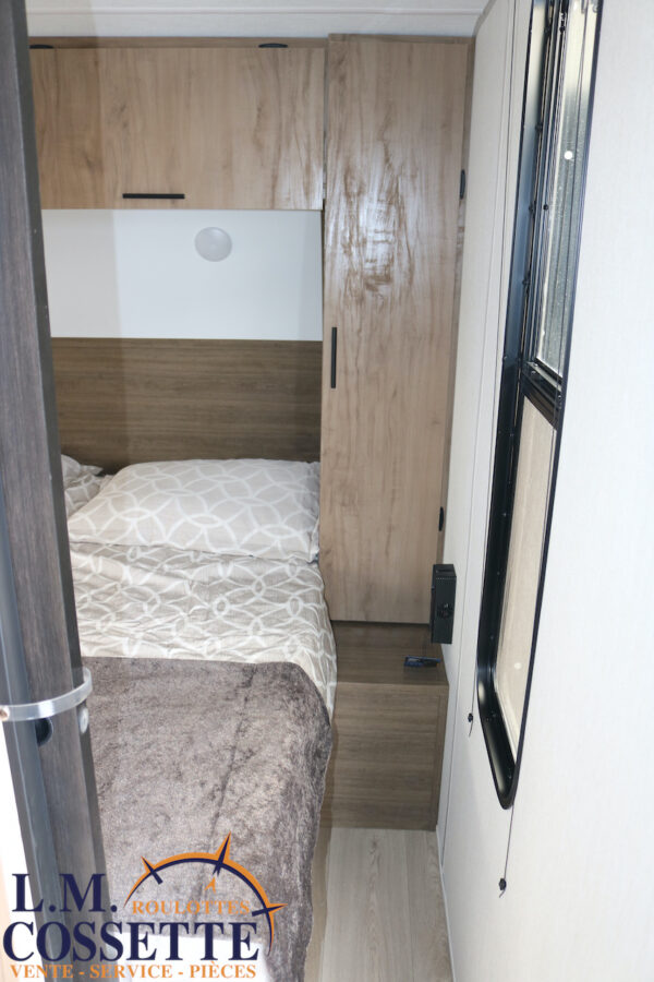 Grey Wolf 23 DBH 2025-LM Cossette inc. vr-roulotte-fifth wheel-cargo-arctic wolf -Remote-Clipper-cherokee-grey wolf-wolf pup-kodiak cub-aspen trail-dutchmen-forest river-freedom express select-coachmen-apex nano -Trois-Rivières