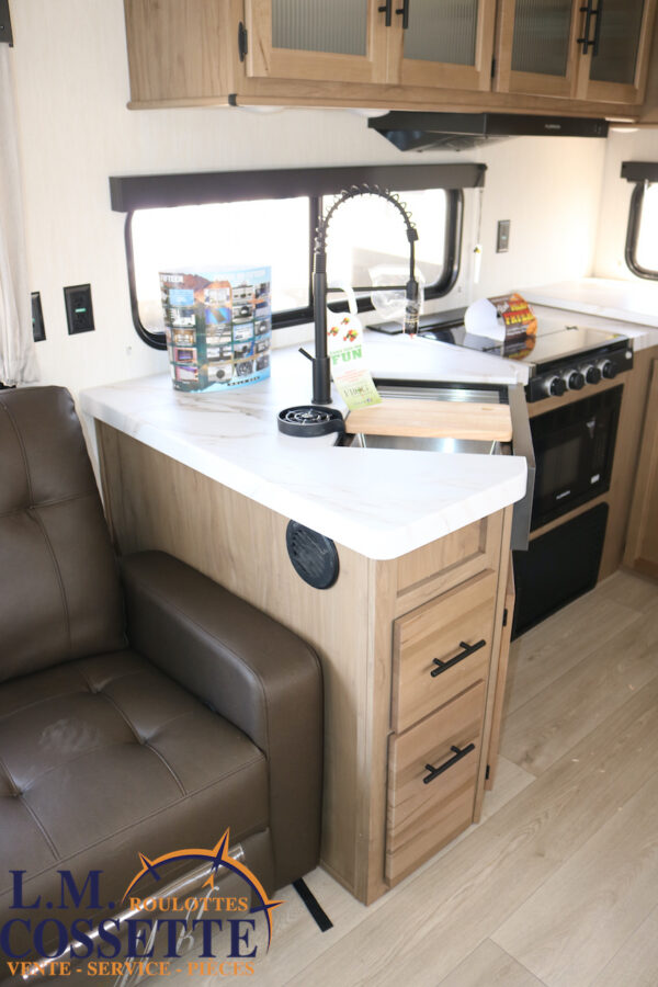 Grey Wolf 26 SS 2025-LM Cossette inc. vr-roulotte-fifth wheel-cargo-arctic wolf -Remote-Clipper-cherokee-grey wolf-wolf pup-kodiak cub-aspen trail-dutchmen-forest river-freedom express select-coachmen-apex nano -Trois-Rivières