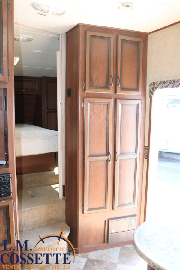 Zinger 25 BH 2014-LM Cossette inc. vr-roulotte-fifth wheel-cargo-arctic wolf -Remote-Clipper-cherokee-grey wolf-wolf pup-kodiak cub-aspen trail-dutchmen-forest river-freedom express select-coachmen-apex nano -Trois-Rivières