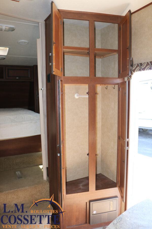 Zinger 25 BH 2014-LM Cossette inc. vr-roulotte-fifth wheel-cargo-arctic wolf -Remote-Clipper-cherokee-grey wolf-wolf pup-kodiak cub-aspen trail-dutchmen-forest river-freedom express select-coachmen-apex nano -Trois-Rivières